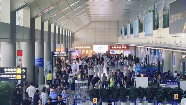 2025年暑运山东省机场管理集团旅客吞吐量近800万人次_fororder_W020250901597772395182