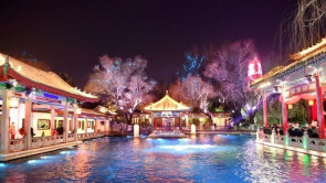 灯火璀璨年味浓，济南市第45届天下第一泉迎春花灯会进行试亮灯