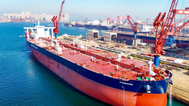 山东青岛：氨预留超大型原油船交付