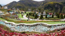 山东淄博：繁花绽放激活春日“赏花经济”