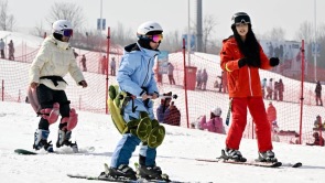 山东青岛：“冰雪文旅”持续升温