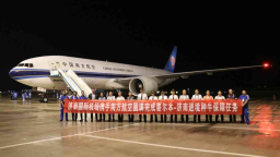 山东首批空运种牛自遥墙机场进境