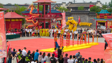 中国·聊城体育旅游文化节“好运山东”2025 年“宛园杯”龙狮争霸赛在山东临清开幕
