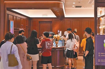 从尝鲜到长线 首店经济持续升温_fororder_1454dd66-c192-4e7c-a1d1-48d7b9ce6176