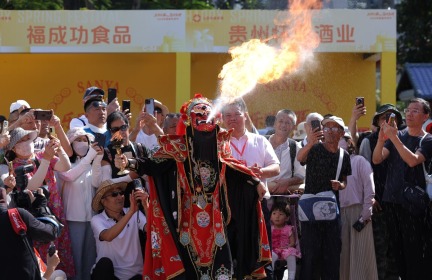 2026海南三亚新春年货节带火文旅消费热