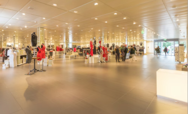 商场要抓住线下消费新契机_fororder_ScreenShot_2025-12-19_091704_945