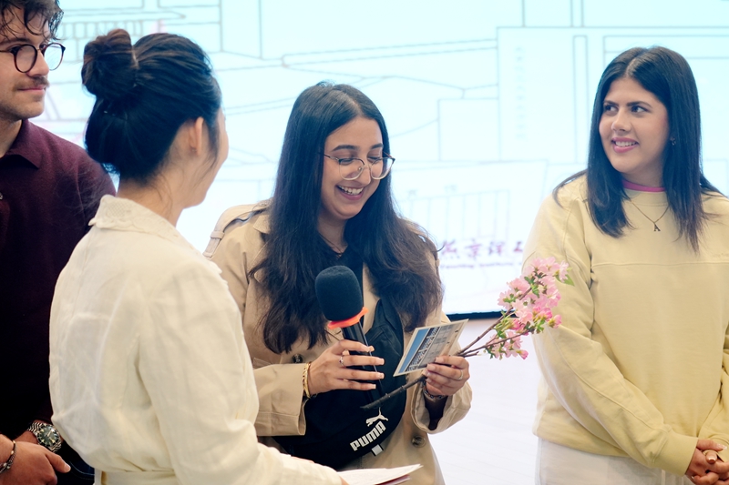 海棠为媒 青春对话 —— 燕京理工学院携手英国朴次茅斯大学开展中英青年文化交流