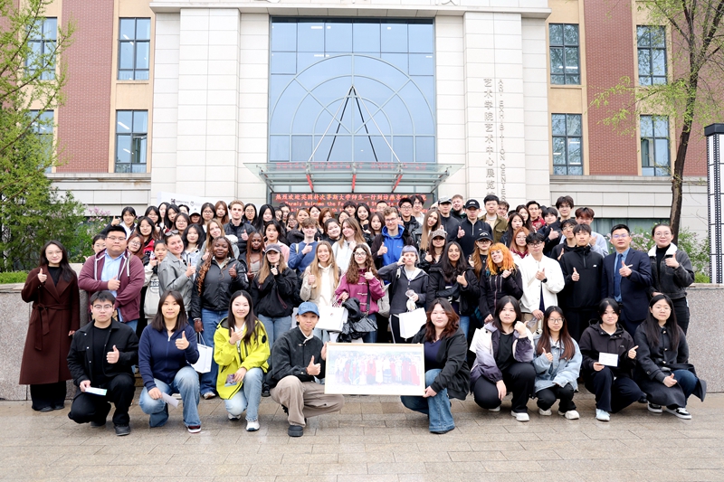 海棠为媒 青春对话 —— 燕京理工学院携手英国朴次茅斯大学开展中英青年文化交流
