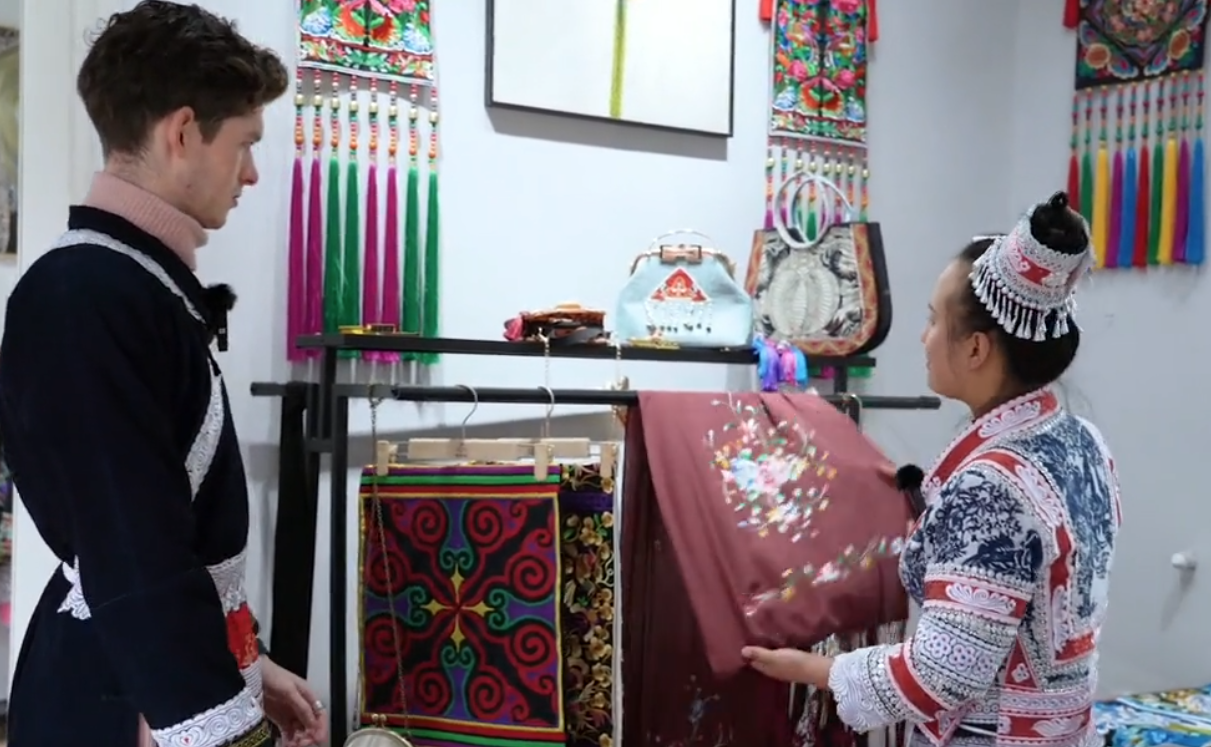 中国游记丨老外爱上“挑战式旅游”!从走马观花到深度体验,他们正在重新认识中国
