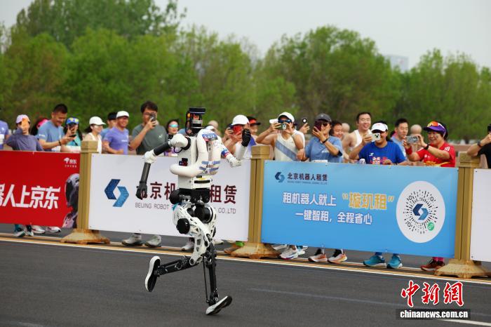 北京亦庄人形机器人半马明年4月18日举办 全球招募正式启动