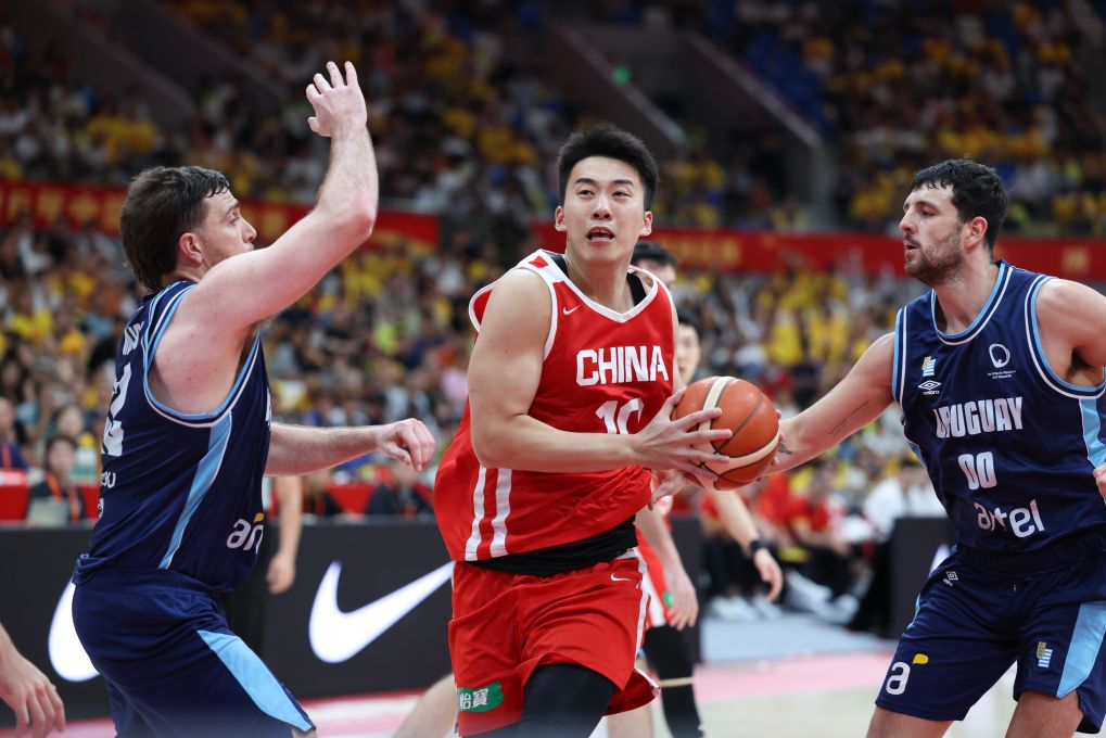 中国男篮热身赛不敌乌拉圭队