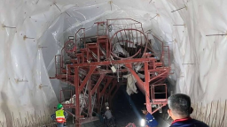 泰国在建铁路隧道脚手架坍塌 两人死亡