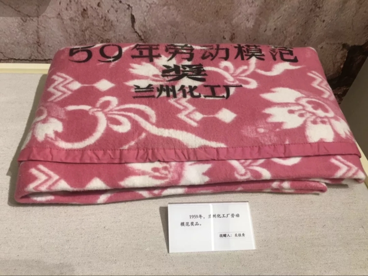 兰州石化:一条毛毯焐热国产“第一胶”的热血往事