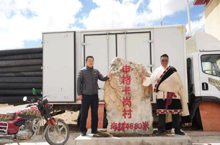 从擦肩而过到携手同行——青藏铁路首发列车长陈春友与安多牧民塔规20年的天路情缘