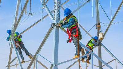 State Grid Zhangye Power Supply Company: Eliminating Overhead Hazards to Safeguard Highway Travel