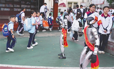 海南省中小学校以丰富多彩的“开学第一课”开启新学期