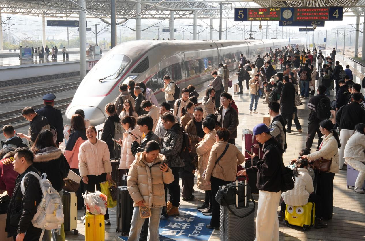 湖南衡阳东站运行平稳有序 全力保障旅客新春出行