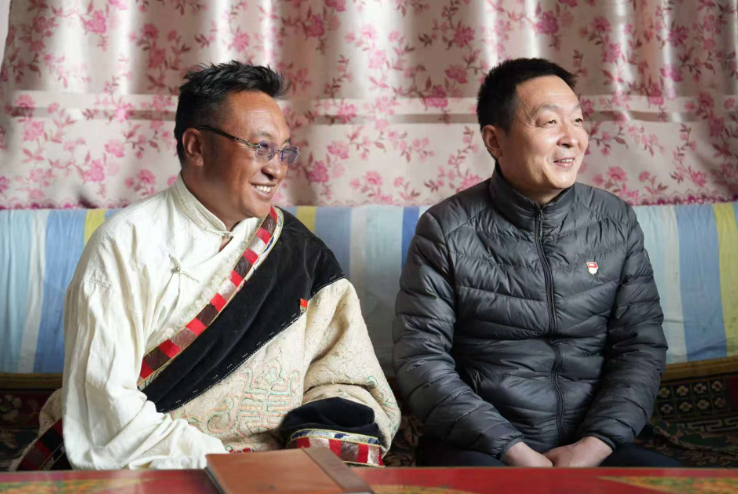 从擦肩而过到携手同行——青藏铁路首发列车长陈春友与安多牧民塔规20年的天路情缘
