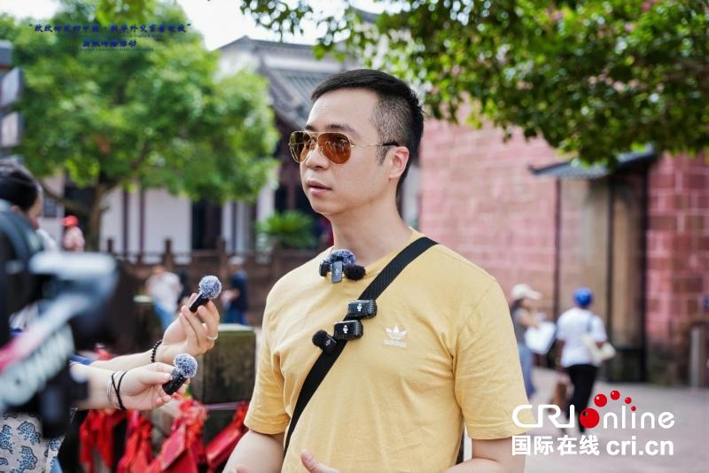 驻华外交官遇见“状元城”:摸鳌头、戴状元帽、过了一把“状元瘾”