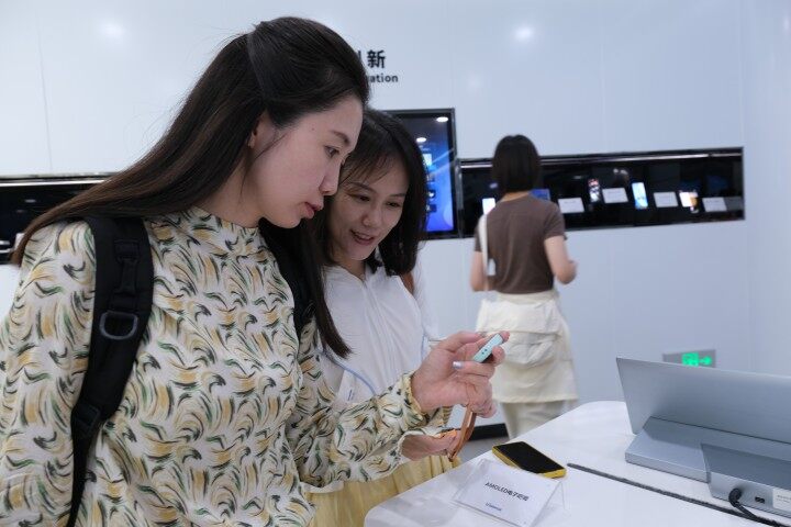 百变“中国屏”打开智能交互新窗口