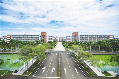 海南经贸职业大学揭牌 实现海南省公办本科职业大学零的突破