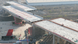 天津兴港高速首座跨铁转体桥转体成功