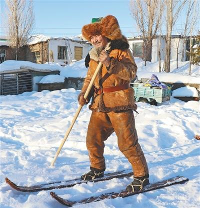人民日报看新疆丨毛皮滑雪板上的时光印记(镜头里的体育故事)