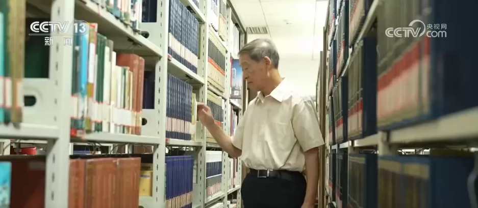 校馆弦歌·此间读中国 | 万卷藏珍续文脉 青春接力育新人