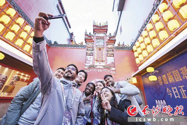 把湖湘文化打包送上,圈粉老外