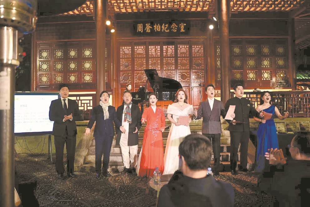 《长城谣》黑胶唱片在武汉首发,廖昌永深情歌唱致敬恩师