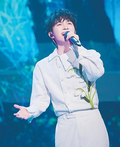 “我是幸运的普通人”——对话青年歌手周深 null