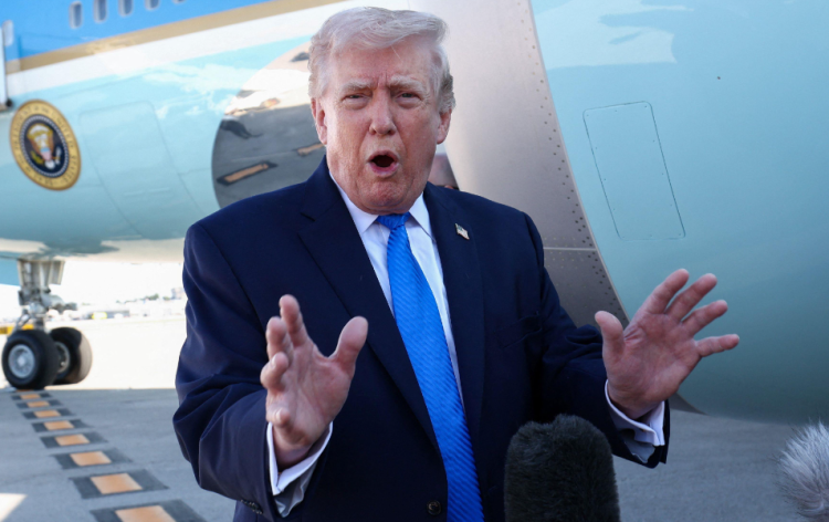 特朗普提议与伊朗“联合管理”霍尔木兹海峡