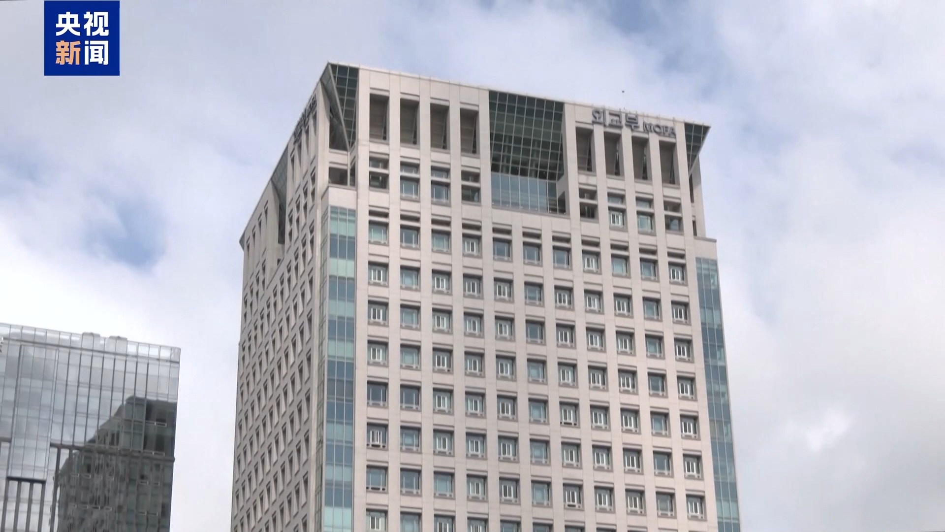 总台记者观察丨300多名韩国人在美被拘 韩舆论担忧波及美韩关系