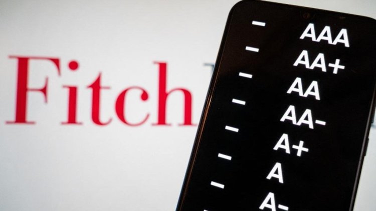 财政、政治陷双重危机 惠誉下调法国主权信用评级