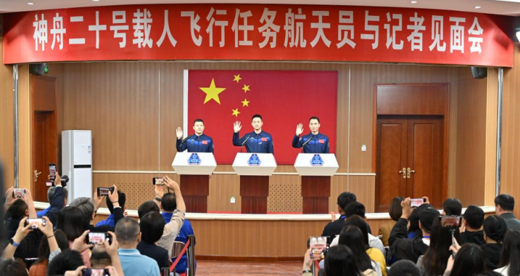 太空“换班”倒计时 “太空铁三角”乘组是这样“炼”成的
