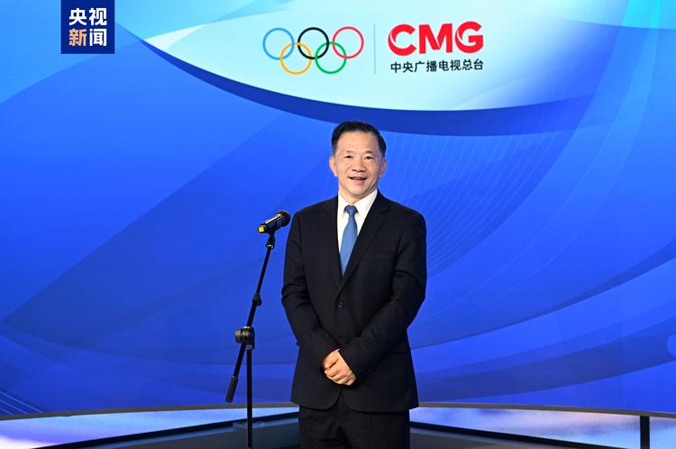 授牌！国际奥委会主席巴赫为总台2026年米兰冬奥会国际公用信号制作团队颁发制播牌证