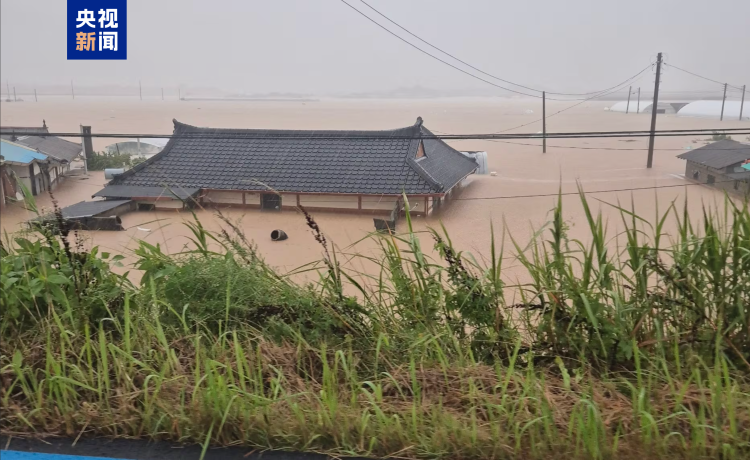 韩国中西部地区遭遇强降水 造成2人死亡