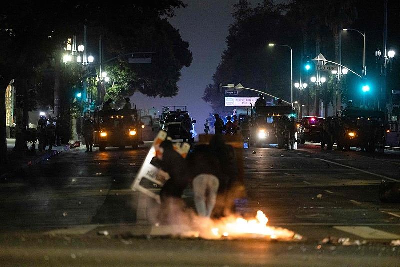 “不想发生内战” 特朗普称如果需要将向加州增派国民警卫队