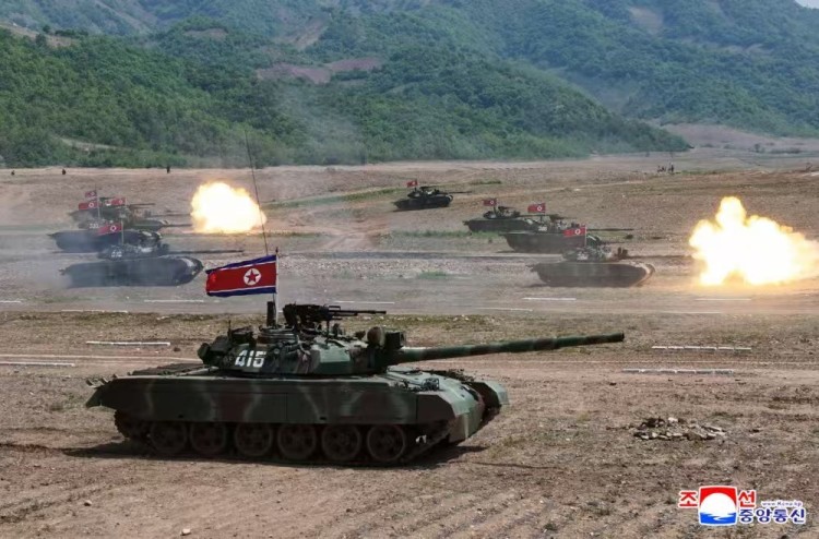金正恩观摩朝鲜人民军各兵种战术综合训练