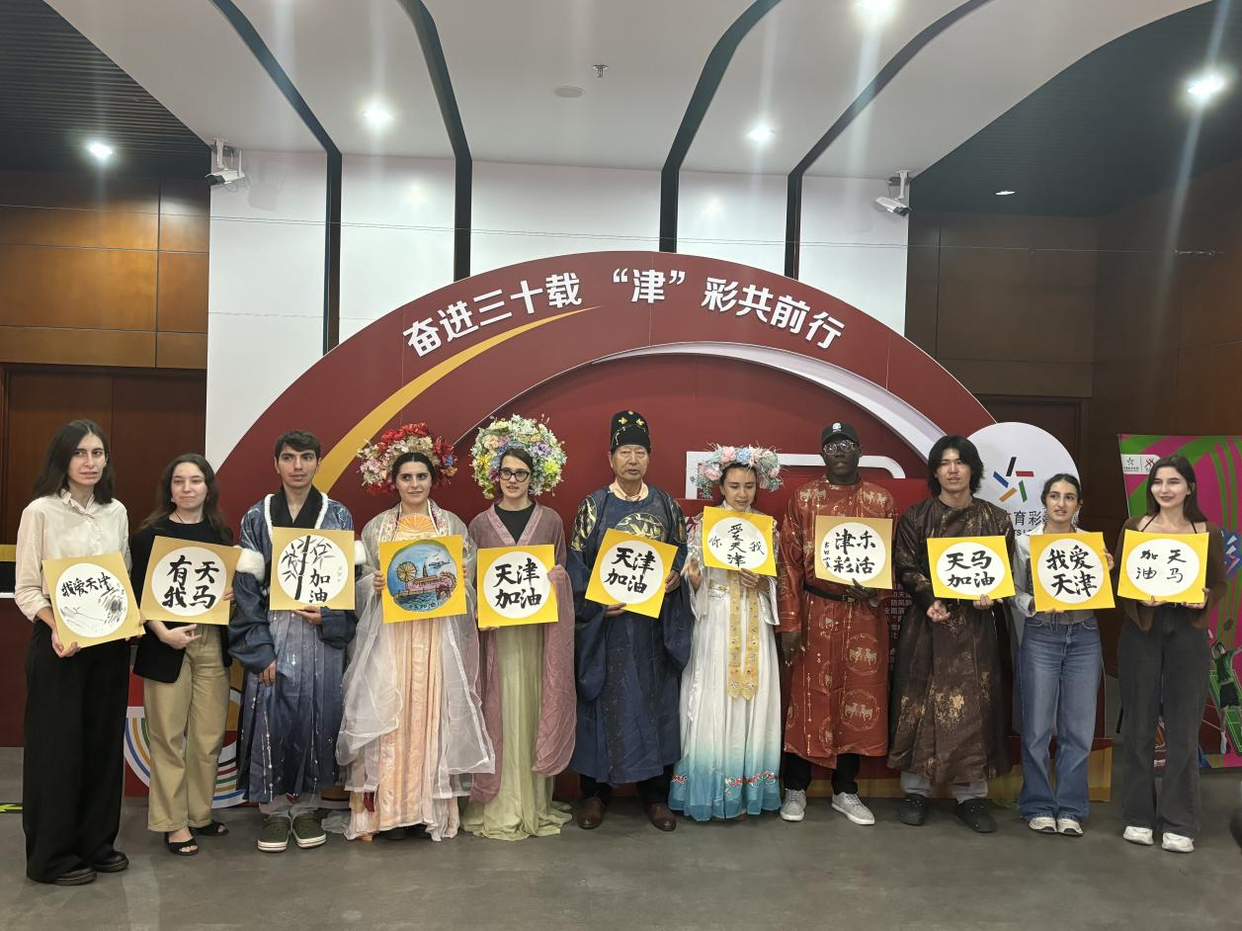 Profiter de la joie, profiter du marathon de Tianjin - Les jeunes internationaux visitent le Musée du Sport de Tianjin