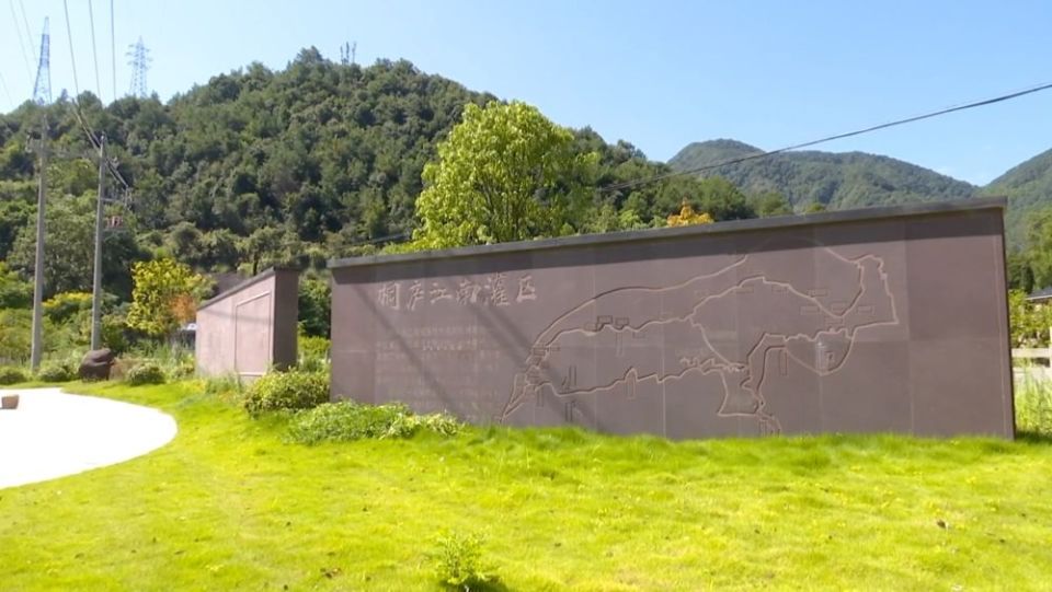 新华视点｜各地多维度发力 多元探索绘就乡村振兴新画卷_fororder_4水落