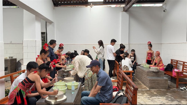 同饮红河水·共叙中华情 ——第三届“情牵两岸·滇台同行”暨台湾网络新媒体人采访活动圆满落幕（两岸关系）_fororder_5