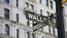 美国纽约股市三大股指13日下跌_fororder_20251114085203141