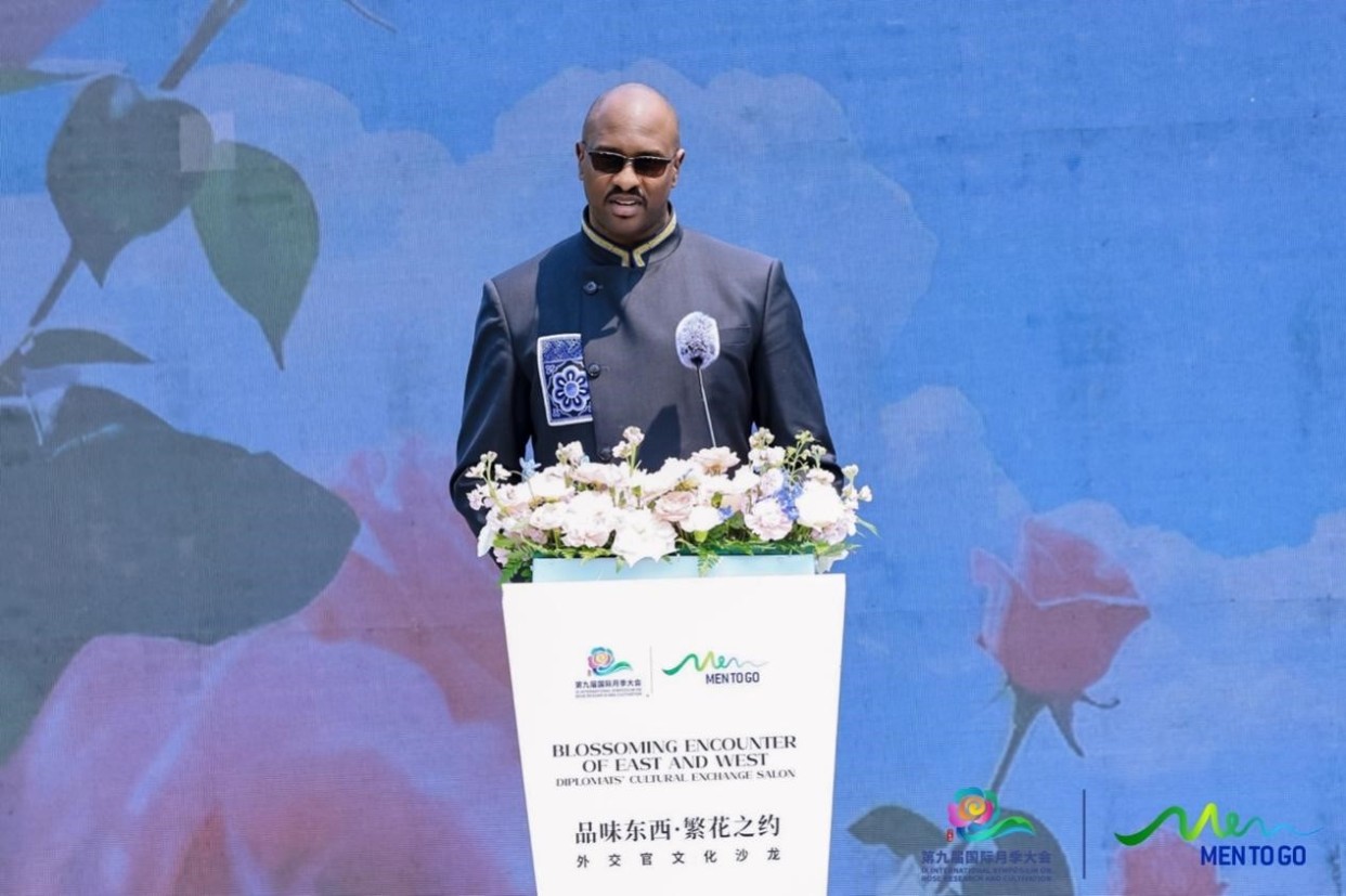 Blossoming Encounter of East and West Diplomats' Cultural Exchange Salon Held in Beijing_fororder_43