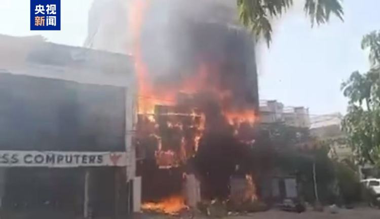 印度北方邦一建筑起火 已致11人死亡