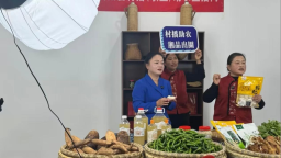 湖南衡阳县“村播妇联”成立 巾帼主播首秀带货超10万元