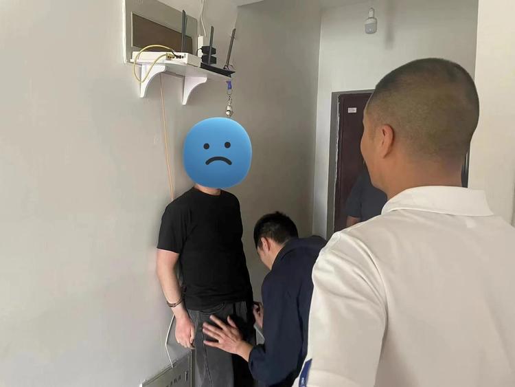 5分钟收99+信息“轰炸” 网警千里追击打断犯罪产业链