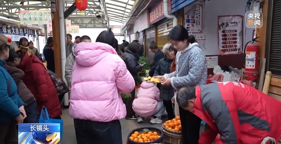 “慢火车”驶出“幸福路” 一起乘坐穿行在大山里的“卖菜专列”
