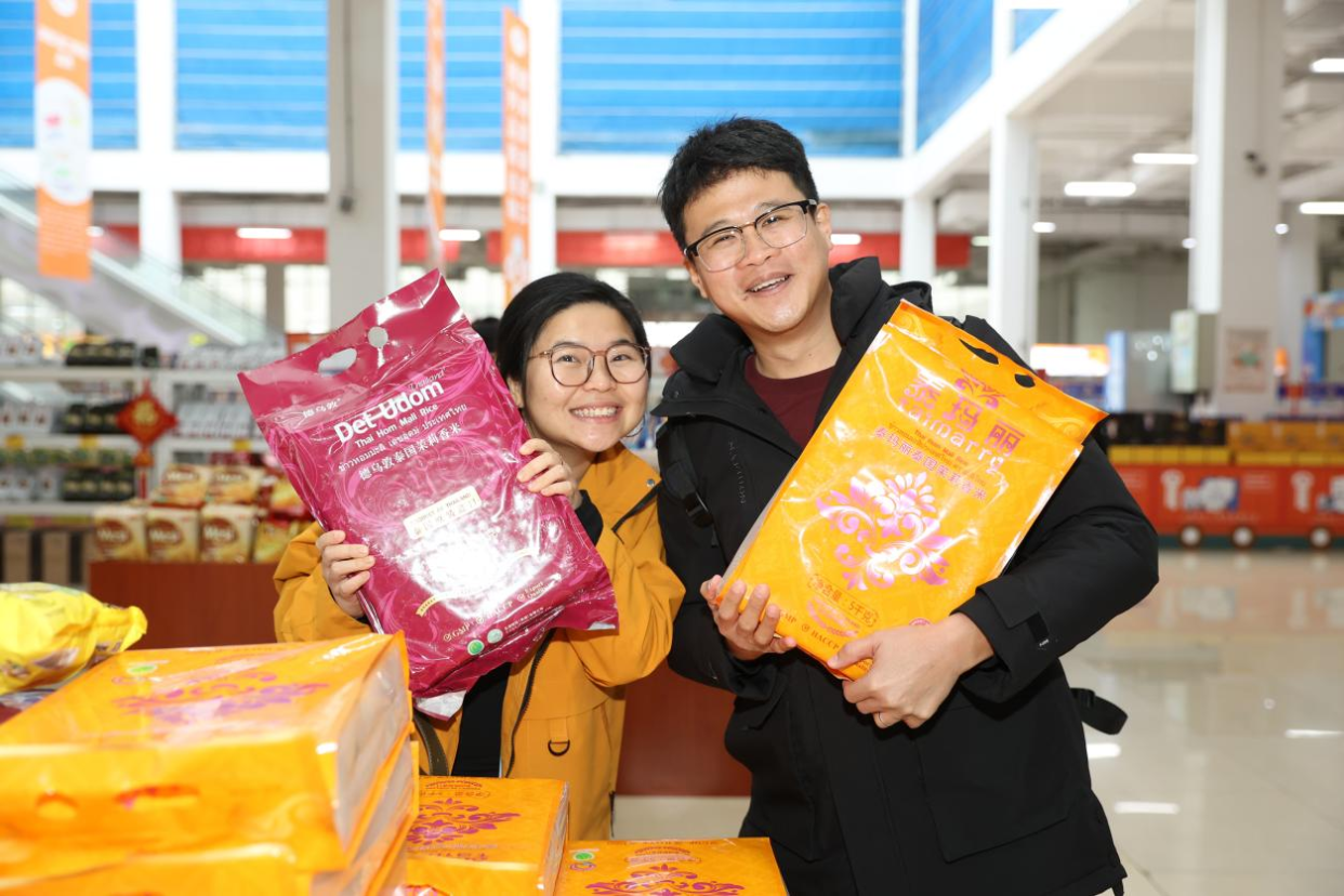 Les influenceurs étrangers apprécient « Amazing Zhengzhou » : y voir le futur visage de la Chine_fororder_图片4