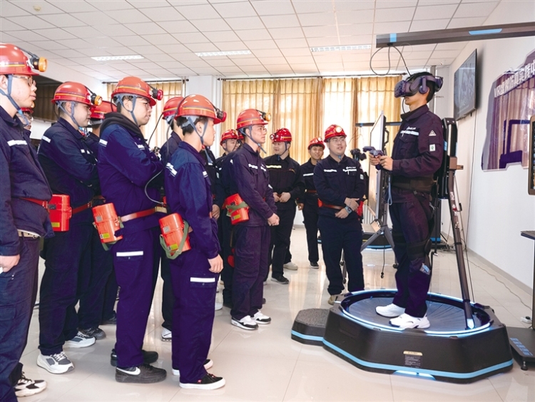 鄂尔多斯职业学院打造能源特色专业 服务国家战略基地建设_fororder_2